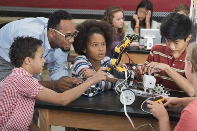 Las Vegas museum offering STEM career program – KLAS – 8 News Now