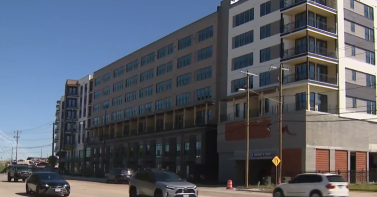 City of Dallas considering eliminating parking minimums for businesses – CBS News
