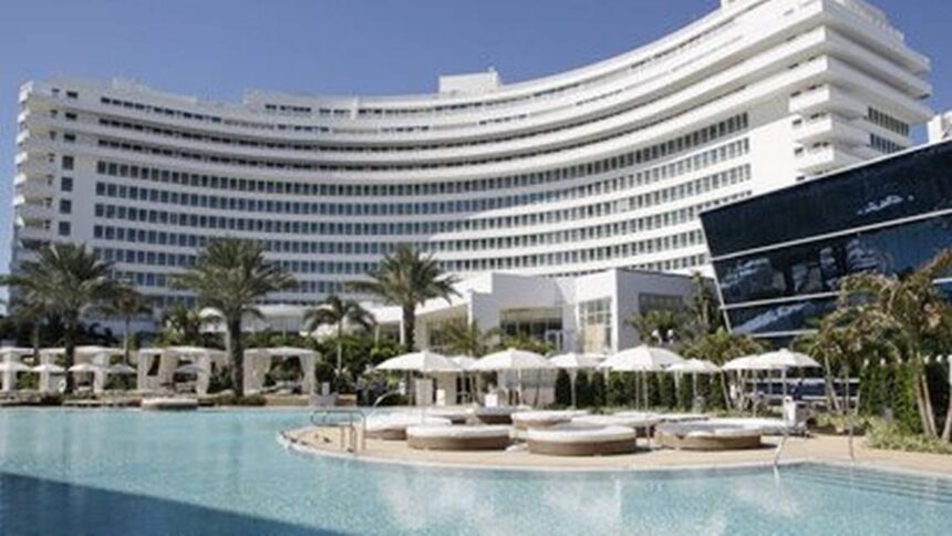 Img Fontainebleau Hotel 3 1 48h7rt18 L530449396.jpg