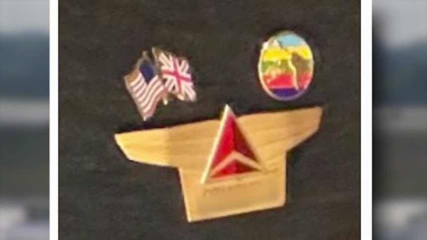 P Delta Flag Pins 4p 00.00.10.14.jpg