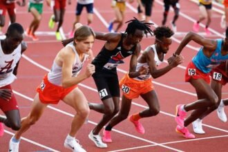 Runners Take Off At The Start Of The 10 000 Meter Run News Photo 1728588736.jpg