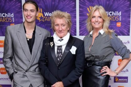 Rod Stewart Ap.jpeg