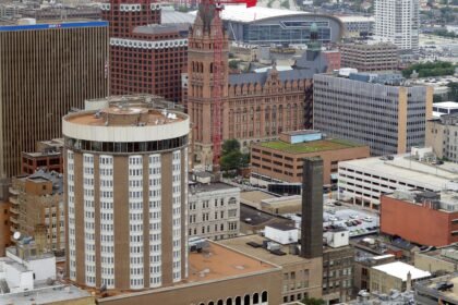 13ba34b3 Ea8d 4811 A806 919965af812d Milwaukee Skyline.jpg