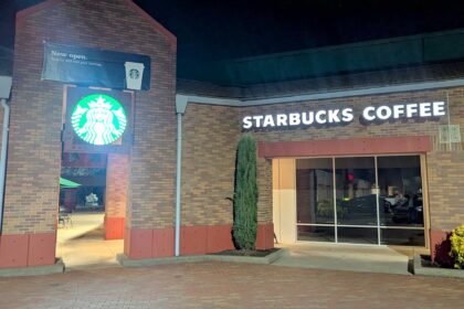 Tualatin Starbucks Hedges Green Erxterior.jpg