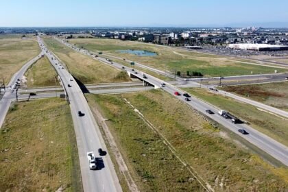 230824 Pena Boulevard Traffic Cars Green Valley Ranch Kevinjbeaty 05.jpg