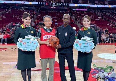 Eva Airways Corporation X Houston Rocket.jpg