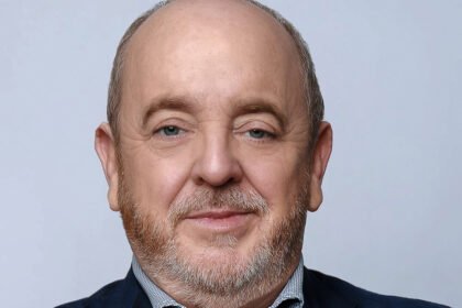 Javier Pons Headshot 1 H 2025.jpg