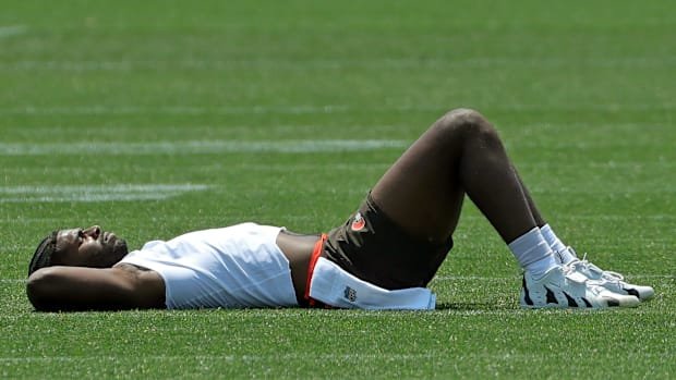 Cleveland Browns quarterback Shedeur Sanders relaxes after practice during NFL minicamp, Wednesday, June 11, 2025, in Berea, 