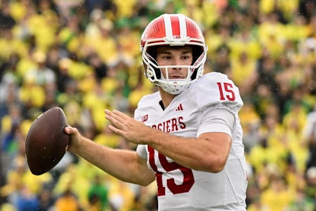 Oct 11, 2025; Eugene, Oregon, USA; Indiana Hoosiers quarterback Fernando Mendoza (15) prepares to throw the ball against the 