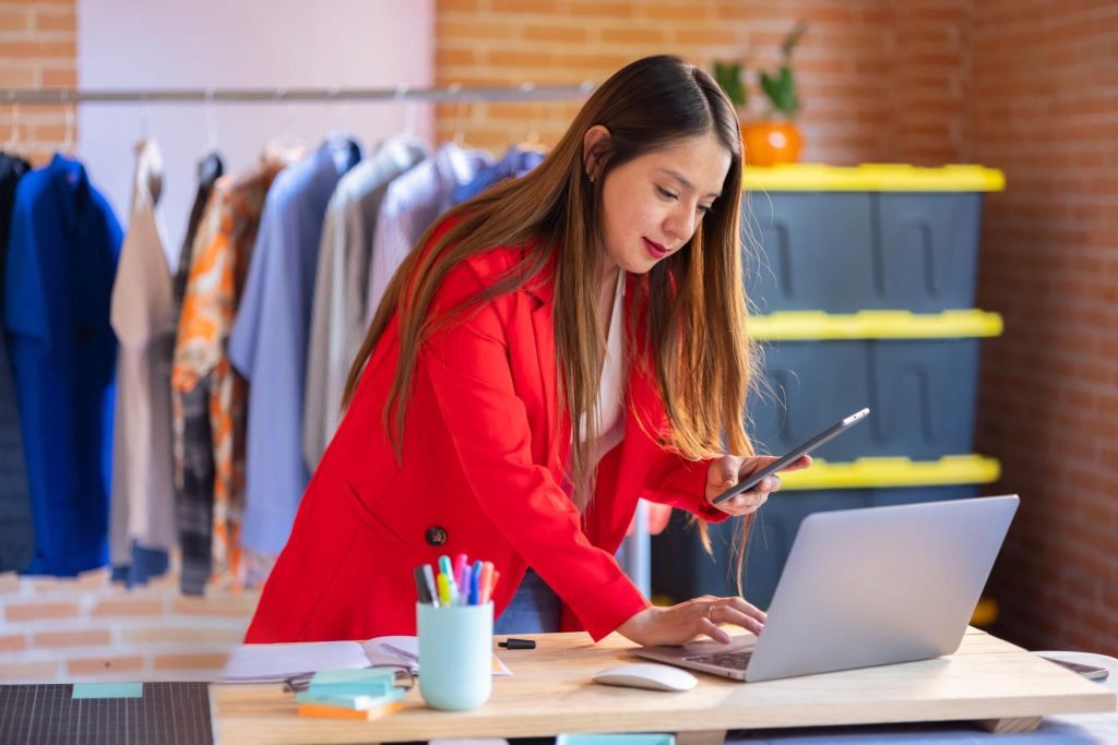 Latina entrepreneur using digital tools to grow online business