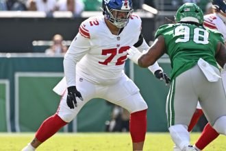 Giants re-sign Jermaine Eluemunor to new contract