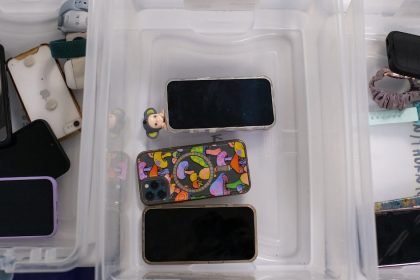 School cellphone ban