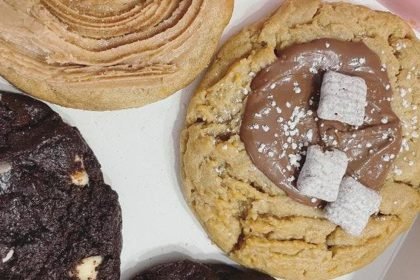 Crumbl Cookies store closures