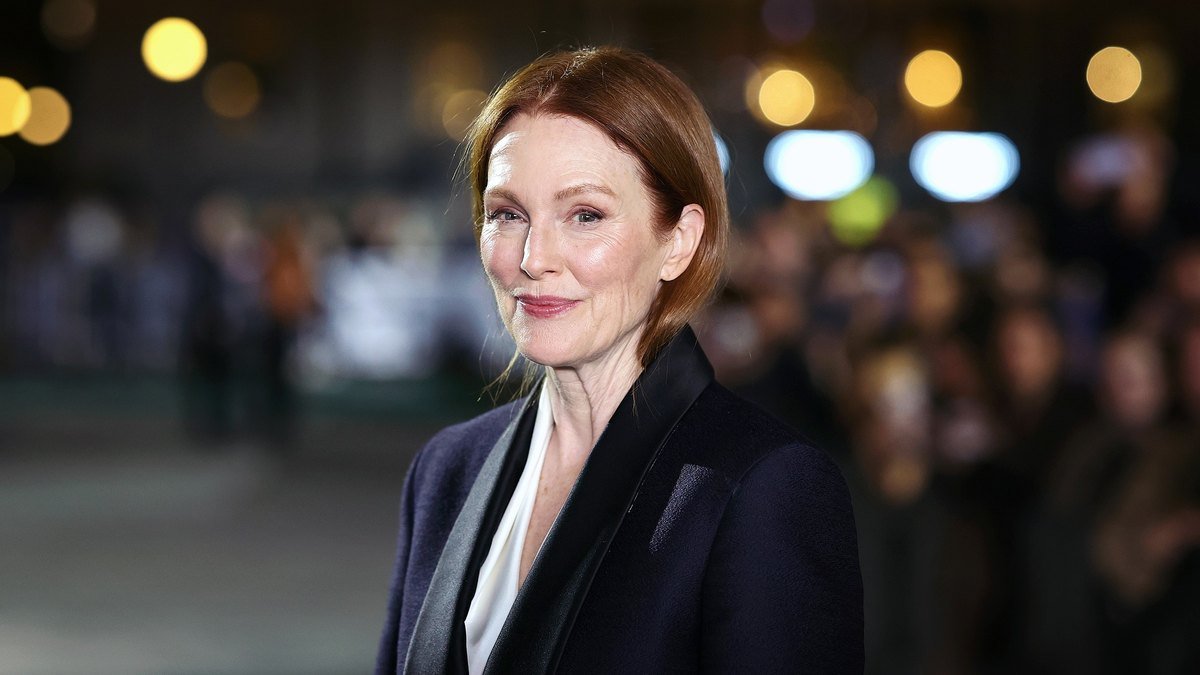 Julianne Moore rooftop apartment